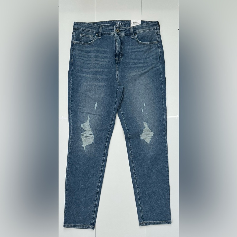 Style & Co Women’s High rise, skinny ankle distressed jeans. Size 12 NEW